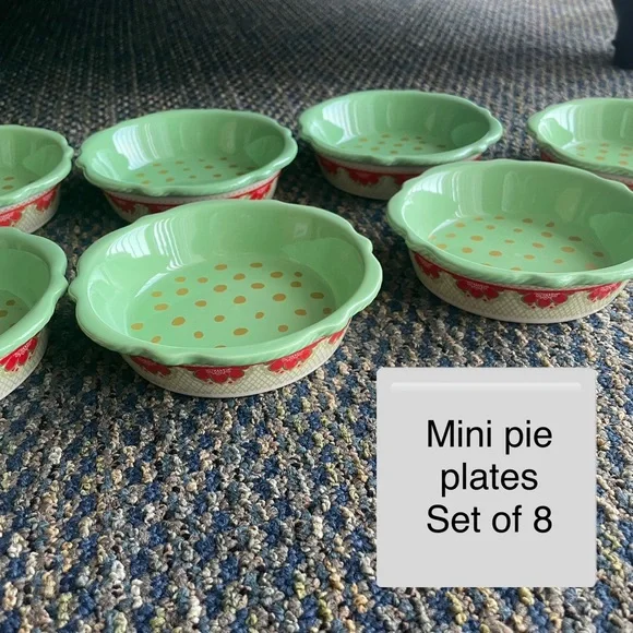 NWT PIONEER WOMAN Floral Polka Dot Christmas Mini Pie Plates Stoneware Set of 8 - Picture 1 of 3